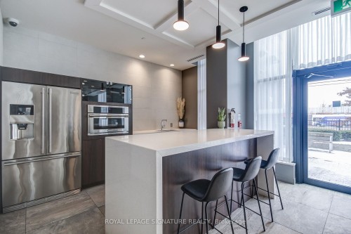 1704-2550 Eglinton Avenue W, Mississauga, ON - Indoor Photo Showing Kitchen With Upgraded Kitchen
