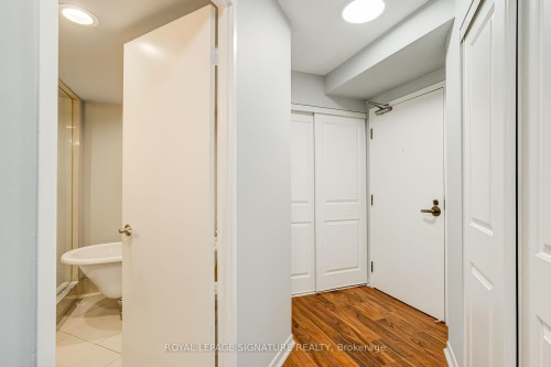303-25 Maitland Street, Toronto, ON - Indoor Photo Showing Other Room