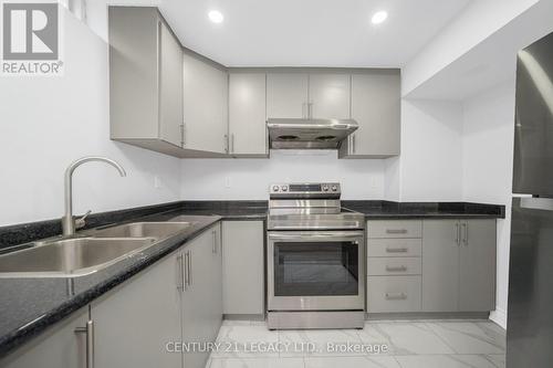 28 Sunnybrook Crescent, Brampton, ON - Indoor Photo Showing Kitchen With Double Sink