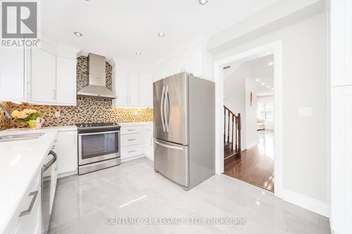 28 Sunnybrook Crescent, Brampton, ON - Indoor Photo Showing Kitchen With Stainless Steel Kitchen With Upgraded Kitchen