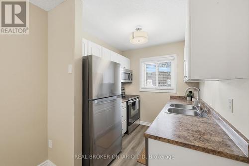 25 - 166 Southdale Road W, London South (South O), ON - Indoor Photo Showing Kitchen With Double Sink