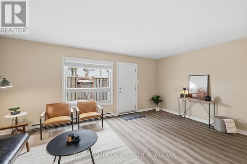 25 - 166 Southdale Road W, London South (South O), ON - Indoor Photo Showing Living Room
