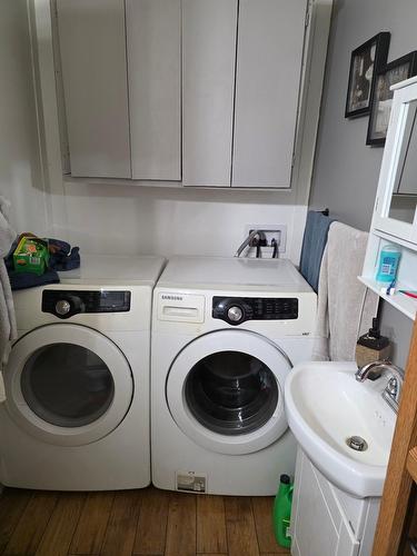 Bathroom - 210  - 210C Rue Des Cheminots, Shawinigan, QC - Indoor Photo Showing Laundry Room
