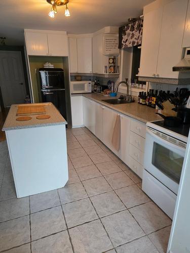 Kitchen - 210  - 210C Rue Des Cheminots, Shawinigan, QC - Indoor Photo Showing Kitchen