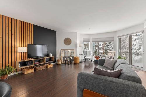 Living room - 306-5250 Rue Riviera, Montréal (Pierrefonds-Roxboro), QC - Indoor Photo Showing Living Room