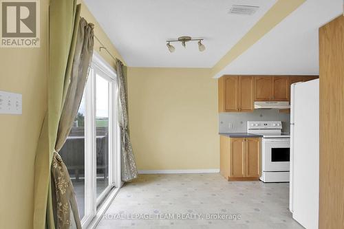 16 - 414 Hillsboro Private, Ottawa, ON - Indoor Photo Showing Kitchen