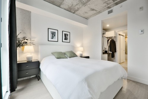 Master Bedroom - 524-200 Boul. Marcel-Laurin, Montréal (Saint-Laurent), QC - Indoor Photo Showing Bedroom