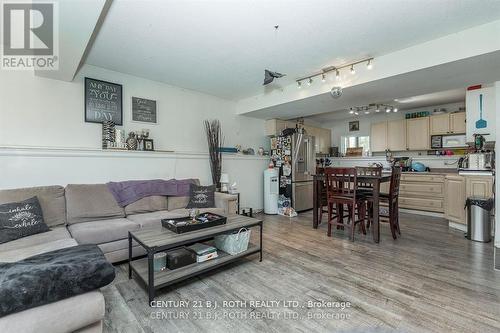 7972 County 13 Road, Adjala-Tosorontio, ON - Indoor Photo Showing Living Room