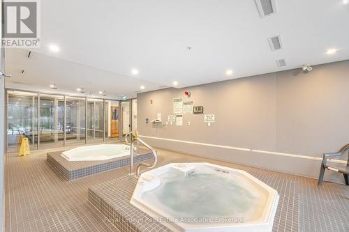 B401 - 5240 Dundas Street, Burlington, ON - Indoor Photo Showing Other Room