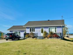 1112 Ch. du Grand-Ruisseau  Les Îles-De-La-Madeleine, QC G4T 2M4