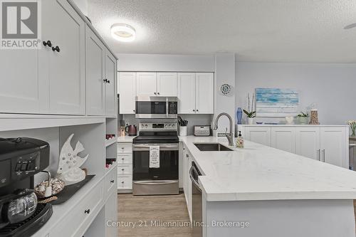 12 - 293 Mariners Way, Collingwood, ON - Indoor Photo Showing Kitchen With Upgraded Kitchen