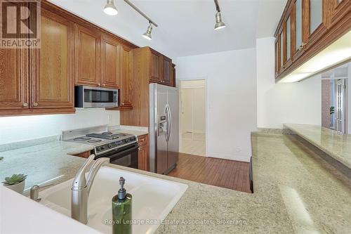 599 Lakeside Avenue, Mississauga, ON - Indoor Photo Showing Kitchen