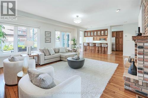 599 Lakeside Avenue, Mississauga, ON - Indoor Photo Showing Living Room