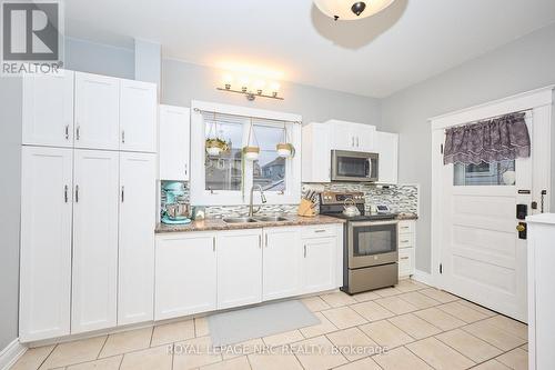 138 Young Street, Welland (Welland Downtown), ON - Indoor Photo Showing Kitchen With Double Sink