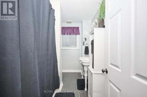 138 Young Street, Welland (Welland Downtown), ON - Indoor Photo Showing Bathroom