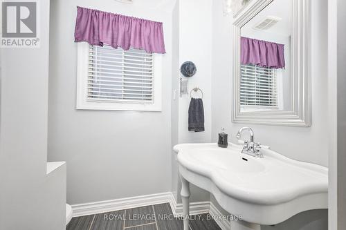 138 Young Street, Welland (Welland Downtown), ON - Indoor Photo Showing Bathroom