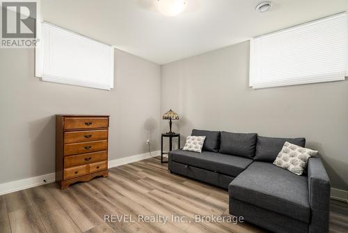 864 Concession 1 Rd Road, Niagara-On-The-Lake (River), ON - Indoor Photo Showing Living Room