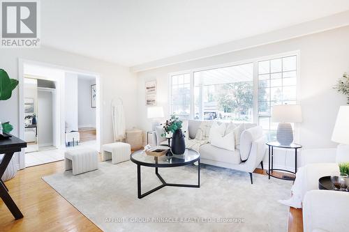 504 Elm Road, Whitchurch-Stouffville (Stouffville), ON - Indoor Photo Showing Living Room