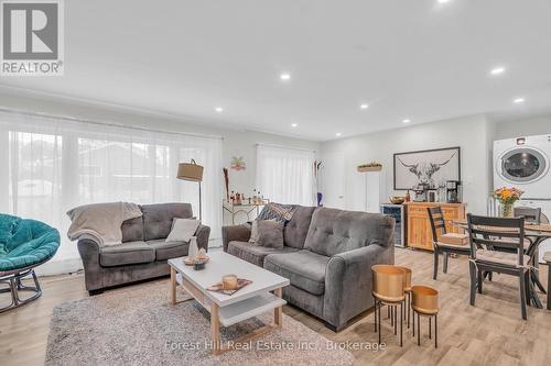 110 Stonybrook Drive, Kitchener, ON - Indoor Photo Showing Living Room