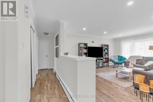 110 Stonybrook Drive, Kitchener, ON - Indoor