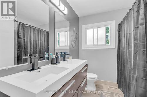 110 Stonybrook Drive, Kitchener, ON - Indoor Photo Showing Bathroom
