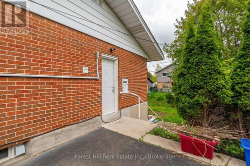 110 Stonybrook Drive, Kitchener, ON - Outdoor With Exterior