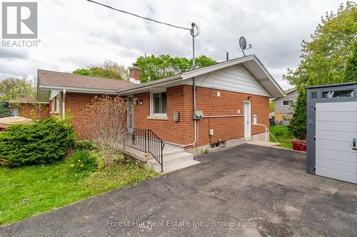 110 Stonybrook Drive, Kitchener, ON - Outdoor With Exterior