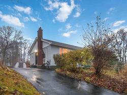 16 Ellen Drive  Dartmouth, NS B2W 2J8