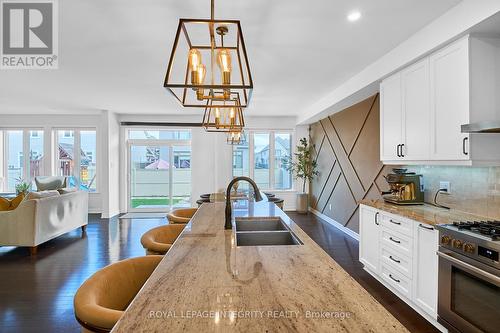 32 Aconitum Way, Ottawa, ON - Indoor Photo Showing Kitchen With Double Sink With Upgraded Kitchen
