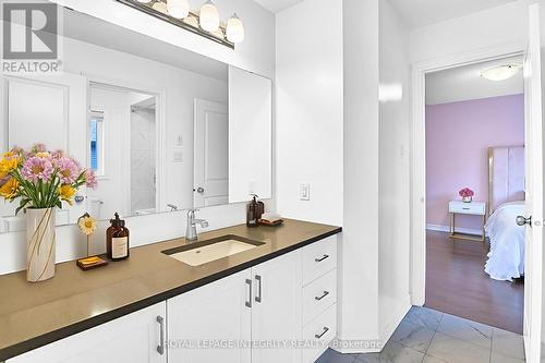 JAck & Jill Bathroom - 32 Aconitum Way, Ottawa, ON - Indoor Photo Showing Bathroom