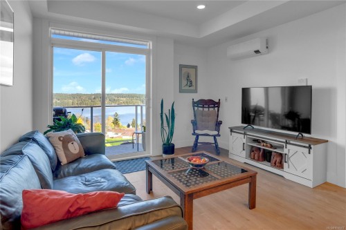 402-201 Dogwood Dr, Ladysmith, BC - Indoor Photo Showing Living Room
