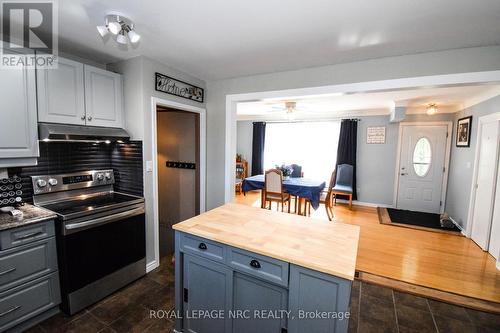 11 Grosvenor Street, St. Catharines (Bunting/Linwell), ON - Indoor Photo Showing Kitchen