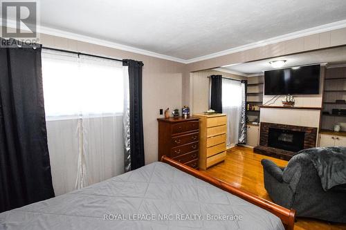11 Grosvenor Street, St. Catharines (Bunting/Linwell), ON - Indoor Photo Showing Bedroom