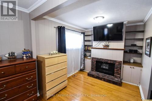 11 Grosvenor Street, St. Catharines (Bunting/Linwell), ON - Indoor With Fireplace