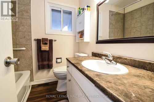 11 Grosvenor Street, St. Catharines (Bunting/Linwell), ON - Indoor Photo Showing Bathroom