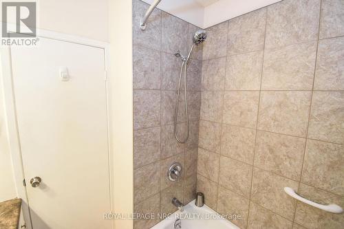 11 Grosvenor Street, St. Catharines (Bunting/Linwell), ON - Indoor Photo Showing Bathroom
