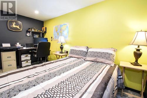 11 Grosvenor Street, St. Catharines (Bunting/Linwell), ON - Indoor Photo Showing Bedroom