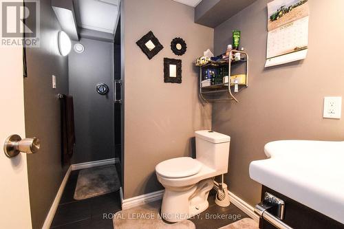 11 Grosvenor Street, St. Catharines (Bunting/Linwell), ON - Indoor Photo Showing Bathroom