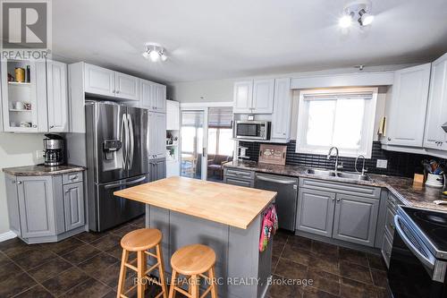 11 Grosvenor Street, St. Catharines (Bunting/Linwell), ON - Indoor Photo Showing Kitchen With Double Sink