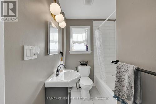785 Fleet Street, London East (East G), ON - Indoor Photo Showing Bathroom