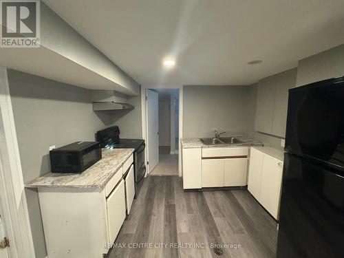 785 Fleet Street, London East (East G), ON - Indoor Photo Showing Kitchen With Double Sink