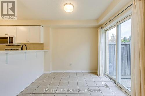 102 - 5260 Mcfarren Boulevard, Mississauga, ON - Indoor Photo Showing Kitchen