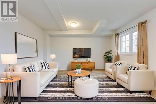 102 - 5260 Mcfarren Boulevard, Mississauga, ON - Indoor Photo Showing Living Room