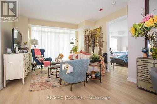 714 - 1600 Charles Street, Whitby (Port Whitby), ON - Indoor