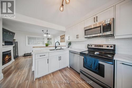 84 Jennings Road, Brantford, ON - Indoor Photo Showing Kitchen With Double Sink With Upgraded Kitchen