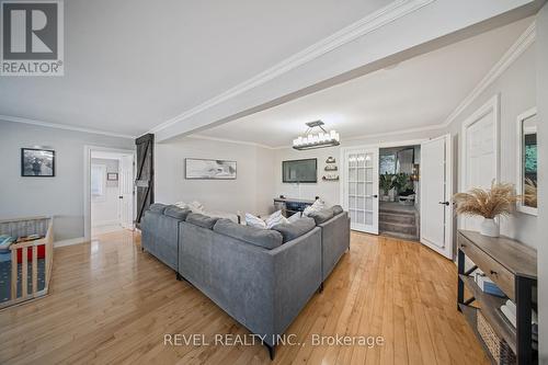 84 Jennings Road, Brantford, ON - Indoor Photo Showing Living Room