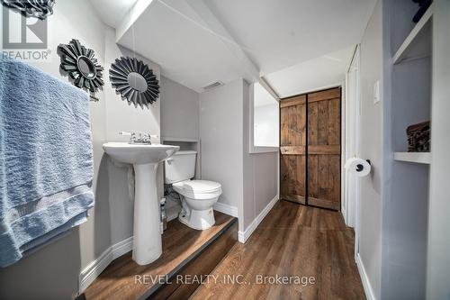 84 Jennings Road, Brantford, ON - Indoor Photo Showing Bathroom