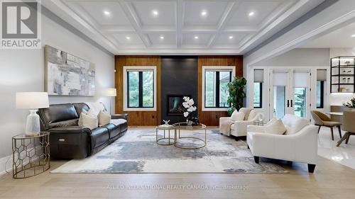 3 Earl Cook Drive, Whitchurch-Stouffville, ON - Indoor Photo Showing Living Room