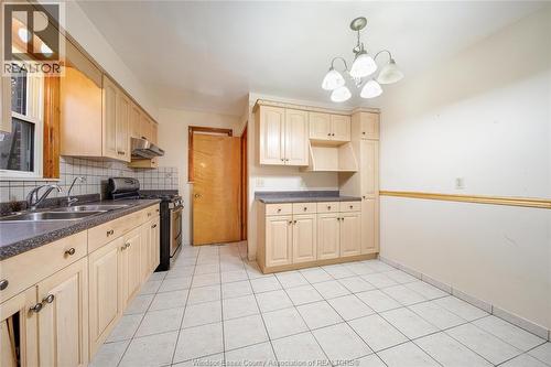 3098 Dominion Boulevard, Windsor, ON - Indoor Photo Showing Kitchen With Double Sink