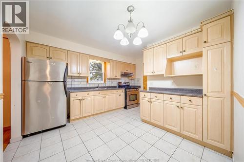 3098 Dominion Boulevard, Windsor, ON - Indoor Photo Showing Kitchen